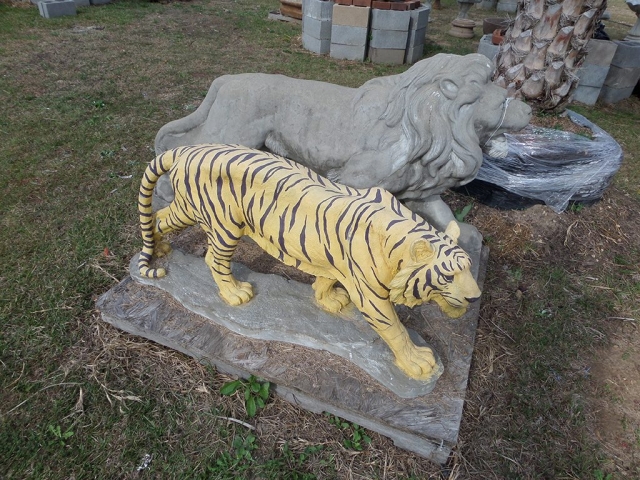 Lion and Painted Tiger (LSU)